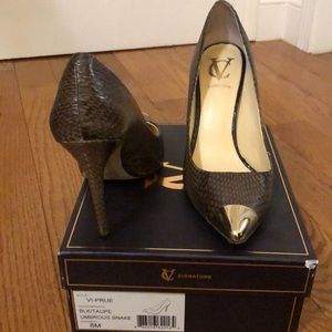 VC Signature “VI-Prue” snake heels, sz 8